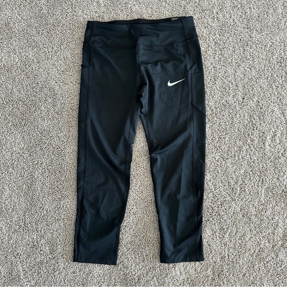 Nike— Crop Leggings
